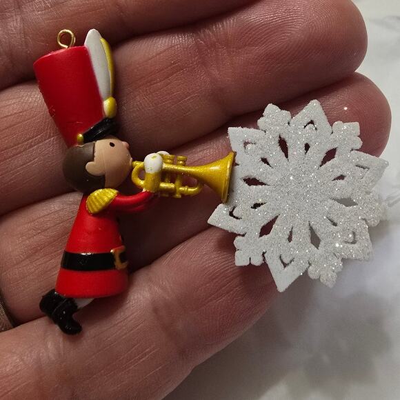 Hallmark 2024 Terrific Trumpet Snowflake Christmas Tree Ornament NIB - Picture 4 of 6